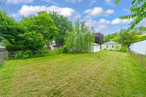 18379 Hazelwood St, Roseville, MI, 48066-2919 | Card Image