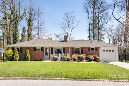 306 Taylor St, Hendersonville, NC, 28739-4716 | Card Image