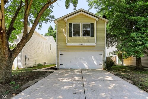 2352 Collins Way, Greenfield, IN, 46140-7531 | Card Image