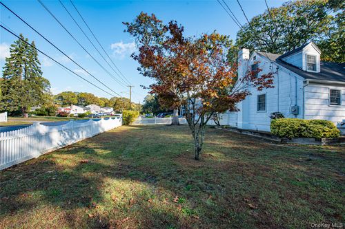7 Babe Ruth St, Bay Shore, NY, 11706-6146 | Card Image