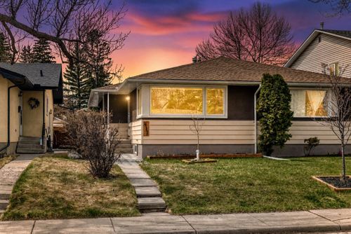 417 37 St Sw, Calgary, AB, T3C1R7 | Card Image