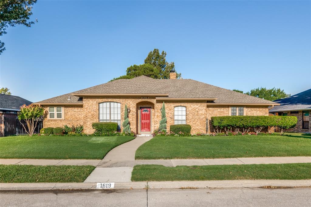 Silverleaf Dr, Carrollton, TX 75007