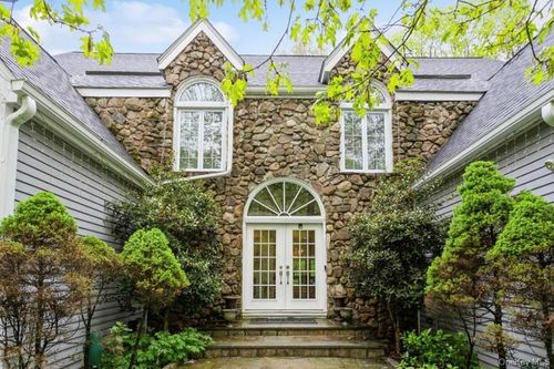 1 Canaan Cir, South Salem, NY, 10590-2520 | Card Image