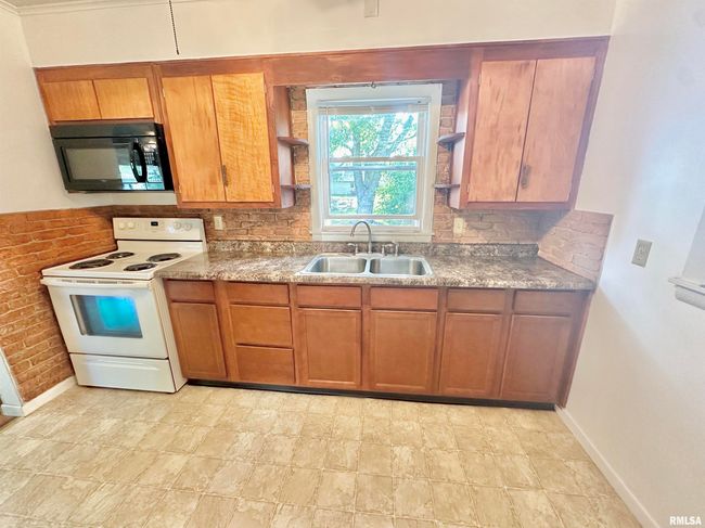 202 W South St, House other with 2 bedrooms, 1 bathrooms and null parking in Abingdon IL | Image 12