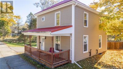 32 Schoodic St, House other with 3 bedrooms, 2 bathrooms and null parking in Saint Stephen NB | Image 2