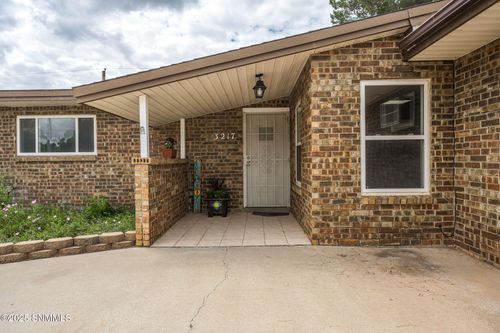 3217 Fairway Dr, Las Cruces, NM, 88011-4982 | Card Image