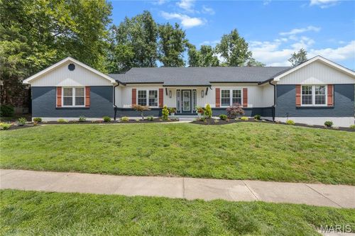 394 Branchport Dr, Chesterfield, MO, 63017-2902 | Card Image