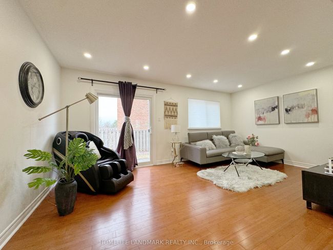 1 - 900 Central Park Dr, Condo with 3 bedrooms, 3 bathrooms and 1 parking in Brampton ON | Image 6