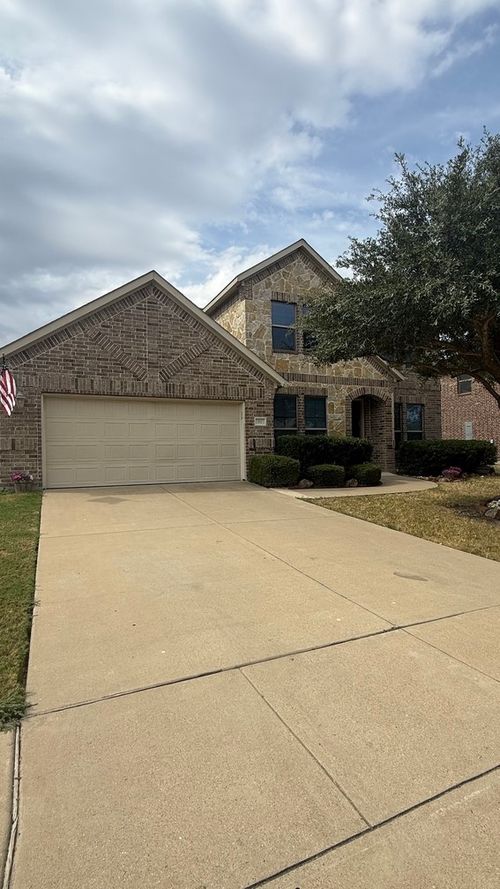 111 Thoroughbred St, Waxahachie, TX, 75165-7542 | Card Image