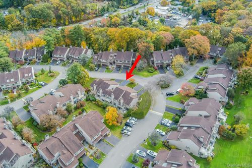 31-31 The Cir, Oyster Bay, NY, 11771 | Card Image