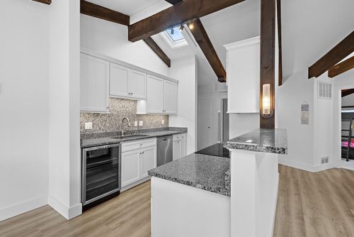 c5-800 Aspen Drive Drive, Fontana, WI, 53125 | Card Image