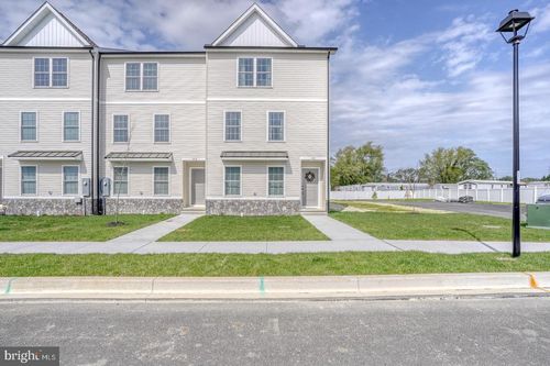 model-210 Rojan Road, DOVER, DE, 19901 | Card Image