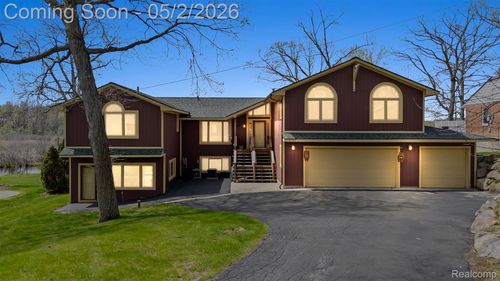 2745 Lari Ct, West Bloomfield, MI, 48324-2271 | Card Image
