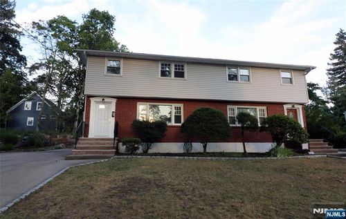 387 Gilbert St, Ridgewood, NJ, 07450-5115 | Card Image