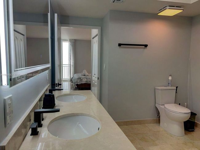 APT-1003 - 17555 Atlantic Blvd, Condo with 2 bedrooms, 2 bathrooms and null parking in Sunny Isles Beach FL | Image 19