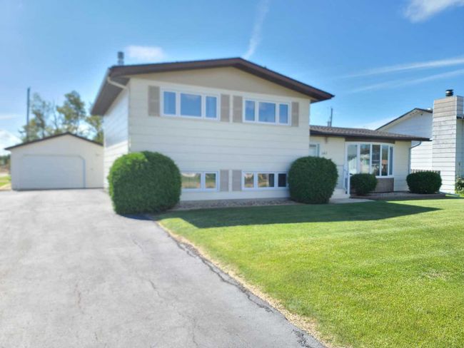 143 3 Avenue Se, Home with 3 bedrooms, 1 bathrooms and 5 parking in Falher AB | Image 1