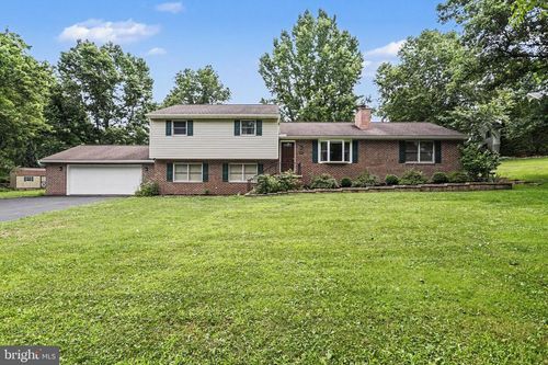 6825 Glatfelters Station Rd, Seven Valleys, PA, 17360-8951 | Card Image