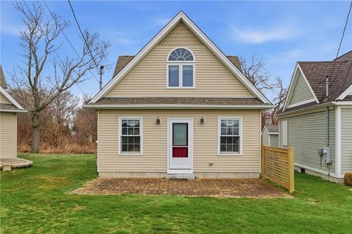 64 Burnside Ave, Narragansett, RI, 02882-5048 | Card Image