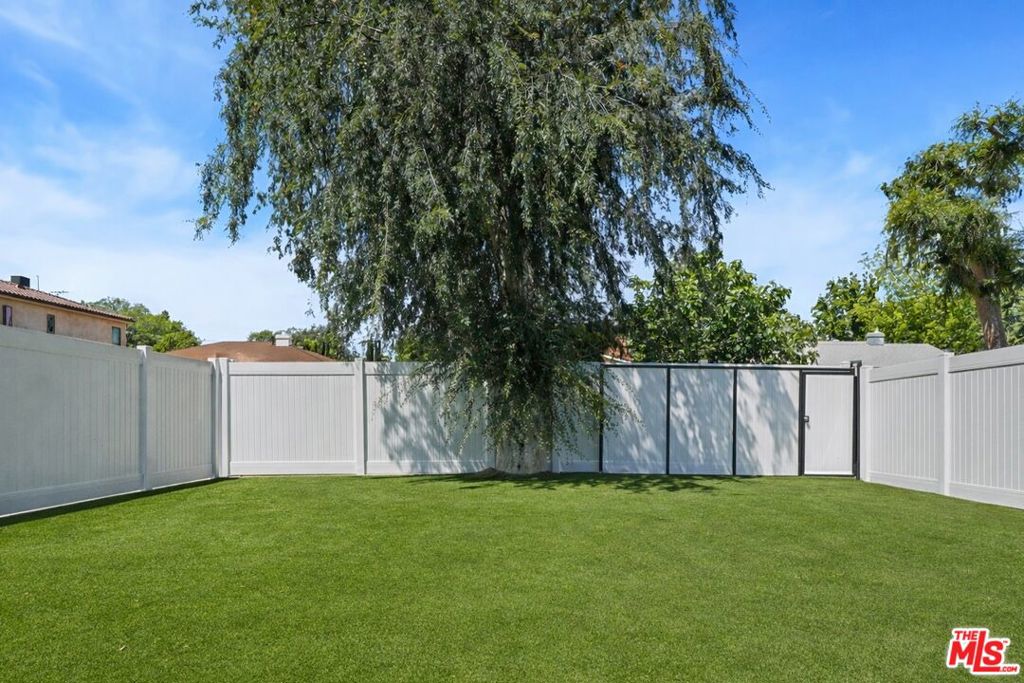 Residential Lease in Van Nuys 5