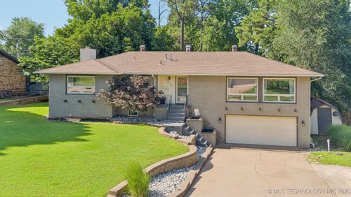 2612 Burgundy Pl, Ponca City, OK, 74604-4310 | Card Image