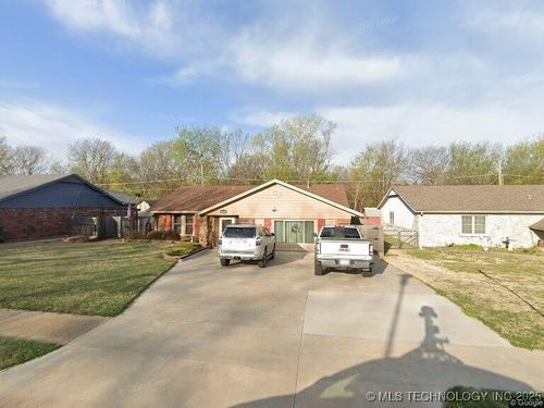 3200 Magnolia Dr, Sand Springs, OK, 74063-3022 | Card Image