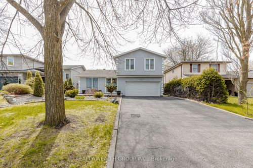 688 Antigua Cres, Oshawa, ON, L1J6B4 | Card Image