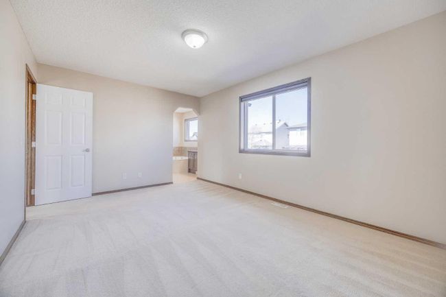 148 Chapman Close Se, Home with 3 bedrooms, 3 bathrooms and 2 parking in Calgary AB | Image 21
