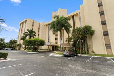 609 - 7400 Radice Ct, Condo with 3 bedrooms, 2 bathrooms and null parking in Lauderhill FL | Image 1