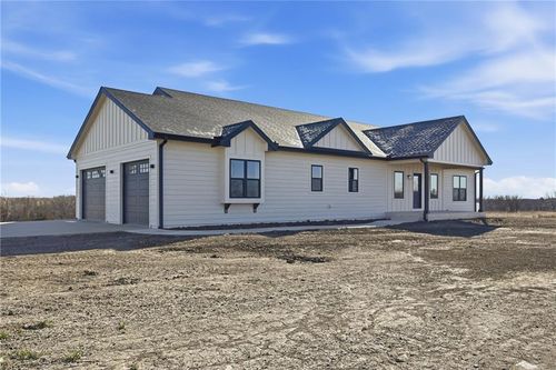 7406 Sw Docking Rd, Auburn, KS, 66402-9221 | Card Image