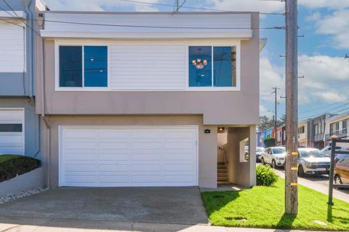 4 Royce Way, Daly City, CA, 94014-2852 | Card Image