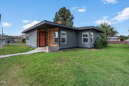 86 Ne B St, Madras, OR, 97741-2070 | Card Image