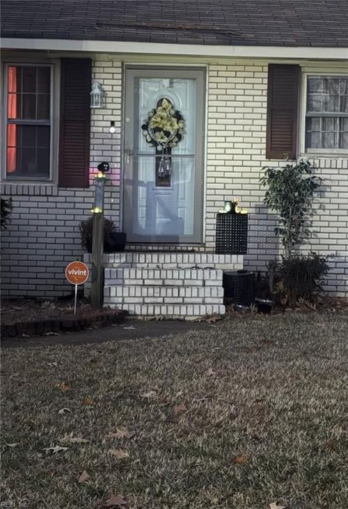 3812 Magnolia Dr, Portsmouth, VA, 23703-2619 | Card Image