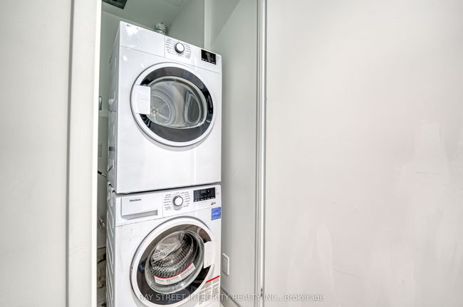 3205 - 5 Buttermill Ave, Condo with 2 bedrooms, 2 bathrooms and null parking in Vaughan ON | Image 16