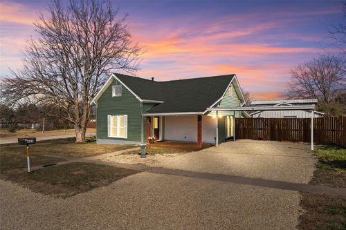 442 W Mccart St, Krum, TX, 76249-9304 | Card Image