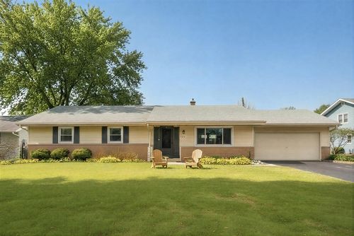 1213 W Glen River Road, GLENDALE, WI, 53217 | Card Image