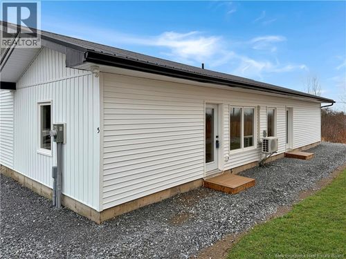 5 Berryman St, Saint John, NB, E2J | Card Image