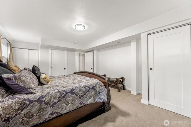 Oversized Bedroom | Image 21