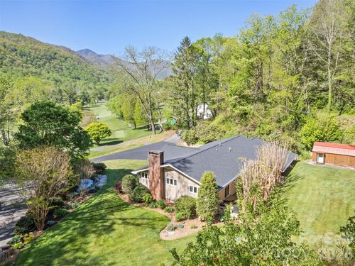 9 Golfview Dr, Maggie Valley, NC, 28751-8873 | Card Image
