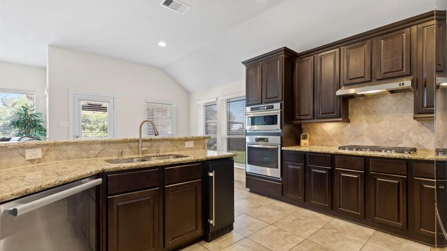 Kitchen | Image 10
