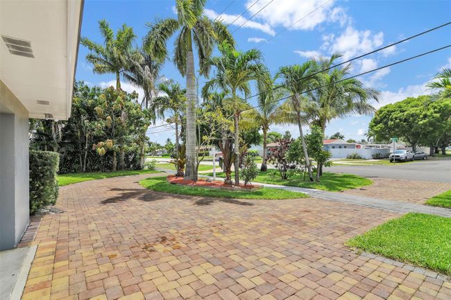 324 Davis Rd, House other with 5 bedrooms, 2 bathrooms and null parking in Palm Springs FL | Image 10