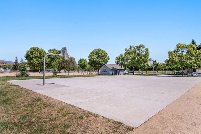 757 Roble St, Townhouse with 4 bedrooms, 3 bathrooms and 2 parking in Watsonville CA | Image 26