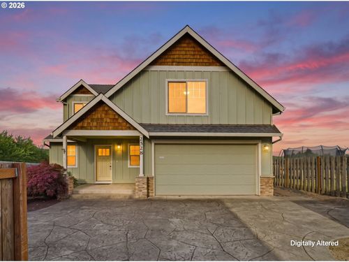 2528 N Crater Ln, Newberg, OR, 97132 | Card Image