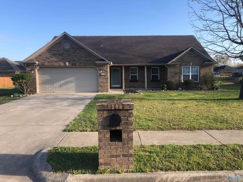 243 Chestnut Oak Cir, Owens Cross Roads, AL, 35763-8528 | Card Image
