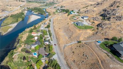 710 Riverside Drive, Home with 0 bedrooms, 0 bathrooms and null parking in Pateros WA | Image 2