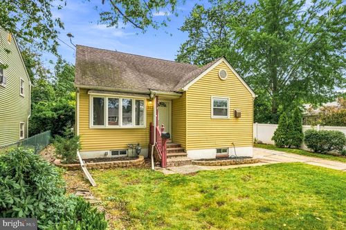68 Evergreen Ave, BELLMAWR, NJ, 08031-1370 | Card Image