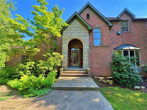 15818 Darrow Road, Vermilion, OH, 44089 | Card Image