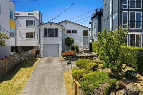 917 28th Ave S, Seattle, WA, 98144-3119 | Card Image