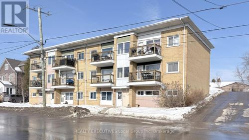 448 Mcintyre St E, North Bay, ON, P1B1E2 | Card Image