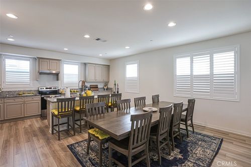 923 E 2nd St, Santa Ana, CA, 92701-4932 | Card Image