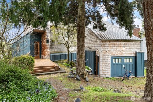 1060 Halsey Dr, Coupeville, WA, 98239-9720 | Card Image